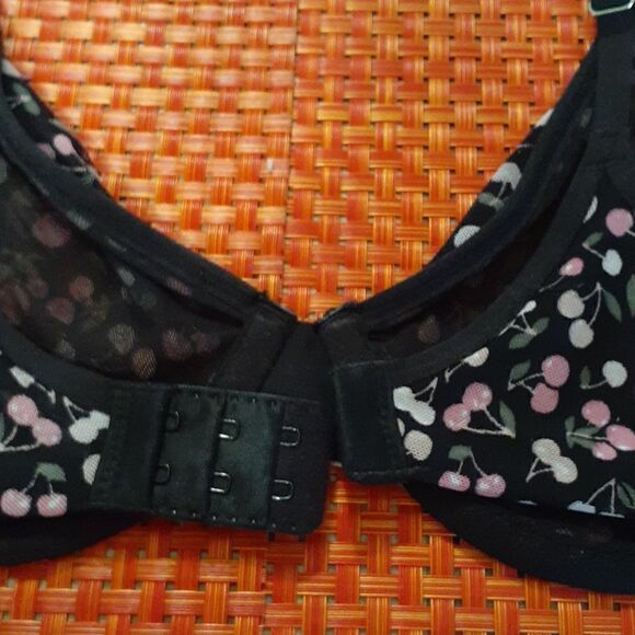 New Cherry Theme Natural Shaping Bra New With Tags 36C - Picture 5 of 5